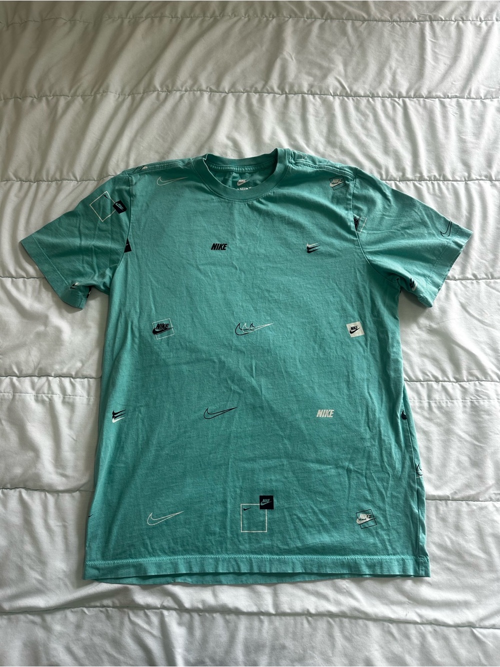 Nike Men's - The Nike Tee - Logo Print